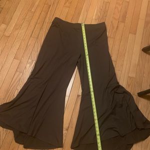 GILI size L, camo green swing pants